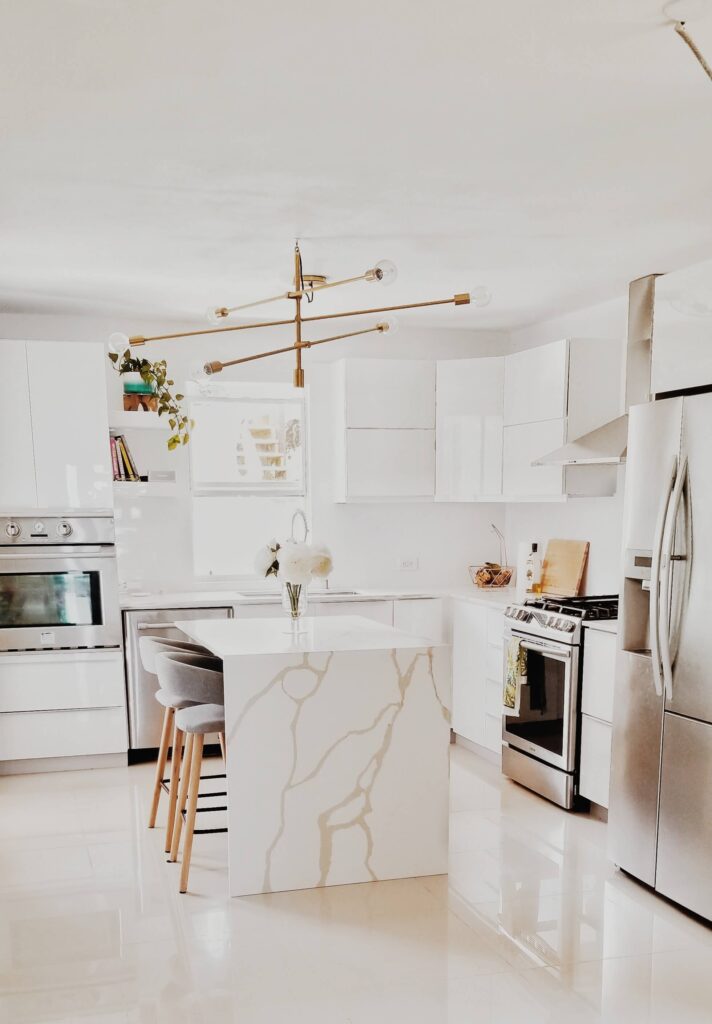 White modern kitchen design