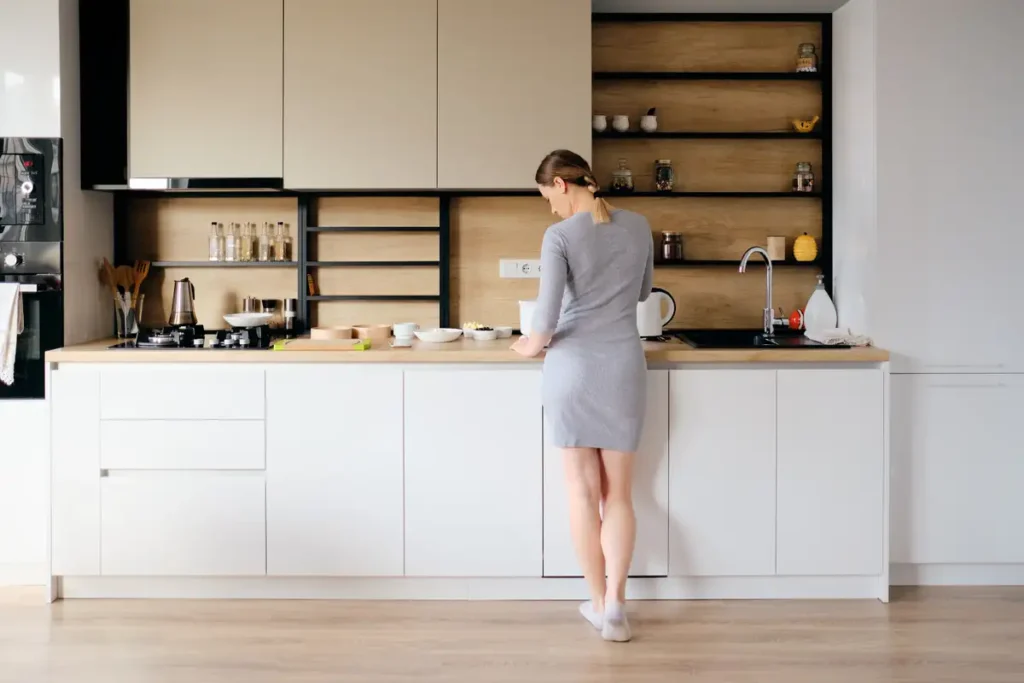 open shelf kitchen