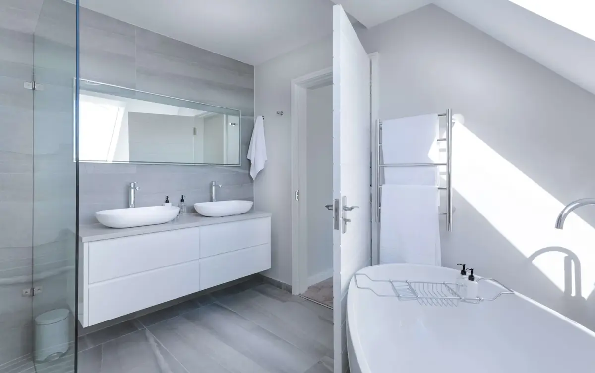 white amazing bathroom design