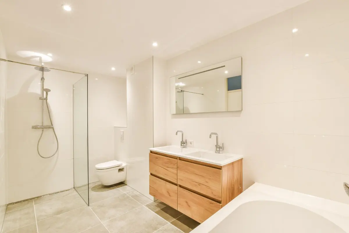 small bathroom with amazing lighting