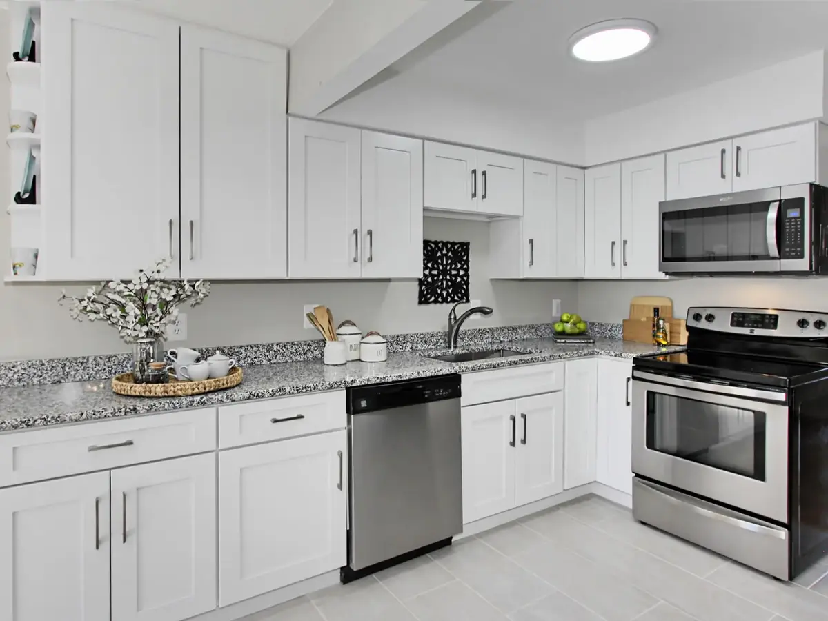 white kitchen cabinets design