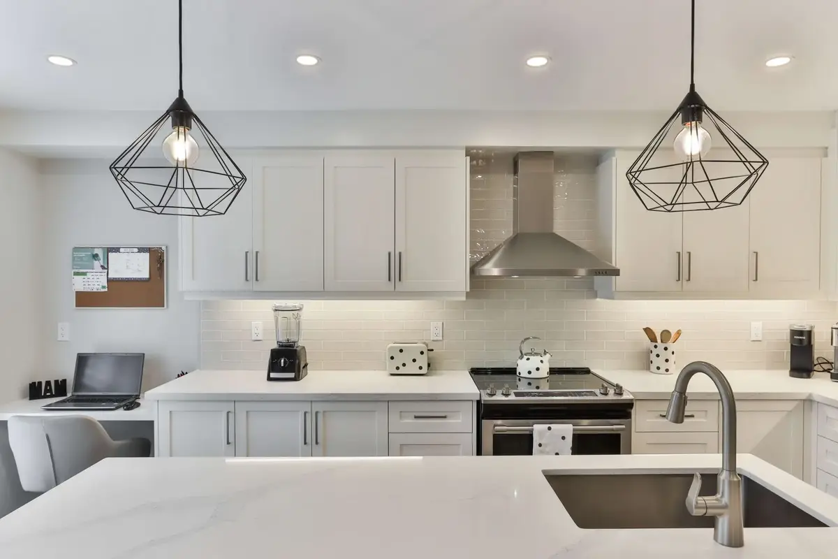 white stylish kitchen cabinets 